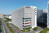 25,000 ㎡制造中心 - 9层楼，集成研发、生产、仓储、办公功能